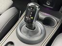 クーパーＤ　クロスオーバー　後期　ペッパーＰＫＧ　ＡｐｐｌｅＣａｒＰｌａｙ　バックカメラ　ドライビングアシスト　パークディスタンスコントロール　コンフォートアクセス　ＬＥＤヘッド　フル液晶メーター　１オーナー　禁煙車(12枚目)