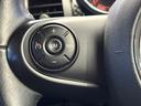 ＭＩＮＩ クーパーＳ　ライトＰＫＧ　アダプティブＬＥＤヘッドランプ　ＥＴＣ内蔵ルームミラー　デュアルオートエアコン　クルーズコントロール　純正ナビ　スマートキー　Ｂｌｕｅｔｏｏｔｈ　ＵＳＢ端子　禁煙車（4枚目）