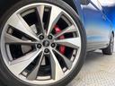 ●純正２１インチアルミホイール：輸入車ならではの卓越した走りを支えるホイールと足回りです！日本車の走りに慣れている方にもぜひ体感して頂きたいほど、高いレベルでまとまっています！