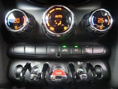 ●デュアルオートエアコン『運転席・助手席それぞれで温度設定が可能な独立式オートエアコンを標準装備しております！』 6