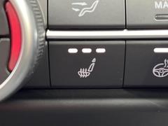 ●フロントシートヒーティング：運転席・助手席共に三段階で調節が可能なシートヒーターを装備しております。季節を問わず快適にご使用いただけます。 7