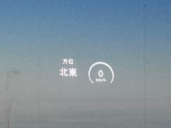 ●ヘッドアップディスプレイ：現在の速度や走行情報をデジタル表示で運転席前方のガラスに投影！運転中、視線をずらさず必要な情報を確認できるのでとっても便利で安心！ 4