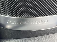 ●ｈａｒｍａｎ／ｋａｒｄｏｎサウンドシステム：オーディオ専門メーカーが手掛けるプレミアムスピーカーを装備。多数のスピーカーから、音の粒立ちまで分かる高品質な音楽をお楽しみいただけます。 7