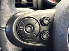 ●アダプティブクルーズコントロール：前の車との車間距離を一定にとりつつ、一定速度で自動走行してくれる次世代のクルーズコントロール！主に高速道路や自動車専用道路で使用する便利な機能です！ 7