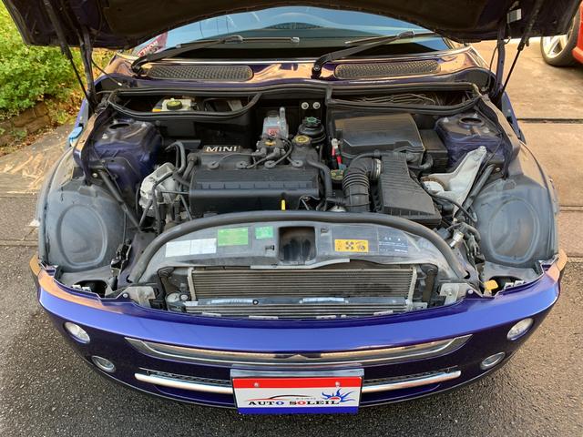 クーパー コンバーチブル 禁煙車 ガラスコーティング施工済 5速MT車 走行6.9万km 4人乗コンバーチブル電動オープン作動良好 人気ボディカラーブラックアイパープルM 純正15インチAW新品タイヤ4本交換済フルオリジナル車令和3年10月ガラスコーティング済(17枚目)