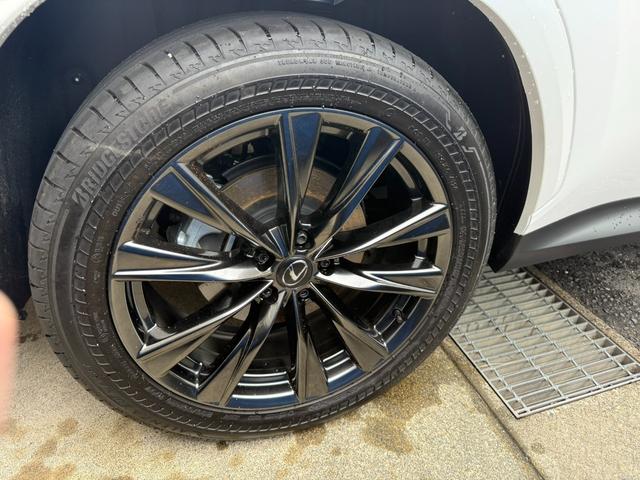 ＮＸ ＮＸ２５０ワンオーナー禁煙車　同色純正フェンダーアーチモール　赤／黒内装・Ｆスポーツ純正２０インチホイール・ヘッドアップディスプレイ・ムーンルーフ・純正１４インチモニターナビＴＶ・純正ドライブレコーダー・デジタルインナーミラー・ＴＶキャンセラー付・カードキー（22枚目）