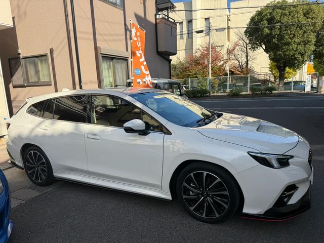 レヴォーグ ＳＴＩスポーツＥＸターボ禁煙車純正１１．６インチディスプレイ　ＳＴＩエアロパッケージ・ルーフエンドスポイラー・パフォーマンスマフラー・赤黒内装革シート・ＳＴＩフロアカーペット・ドリンクホルダーイルミネーション・ＣＤ／ＤＶＤデッキ・純正前後方録画ドライブレコーダー（15枚目）