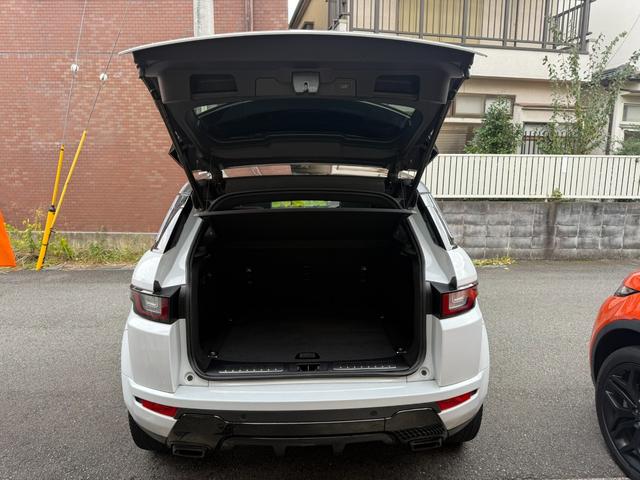 レンジローバーイヴォーク HSEダイナミックSi4 4WD 赤黒革シート 純正20AW グラファイトデザインパック・パノラミックグラスルーフ・MERIDIANサウンドシステム・360度パークアシストモニター・F席パワーシートシートヒーター・パワーテールゲート・ETC・純正ナビTV・4WD(8枚目)