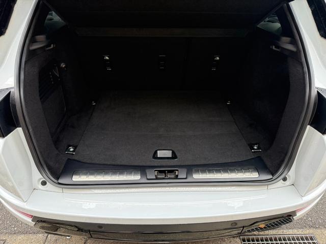 レンジローバーイヴォーク HSEダイナミックSi4 4WD 赤黒革シート 純正20AW グラファイトデザインパック・パノラミックグラスルーフ・MERIDIANサウンドシステム・360度パークアシストモニター・F席パワーシートシートヒーター・パワーテールゲート・ETC・純正ナビTV・4WD(9枚目)