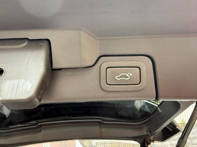 レンジローバーイヴォーク HSEダイナミックSi4 4WD 赤黒革シート 純正20AW グラファイトデザインパック・パノラミックグラスルーフ・MERIDIANサウンドシステム・360度パークアシストモニター・F席パワーシートシートヒーター・パワーテールゲート・ETC・純正ナビTV・4WD(10枚目)