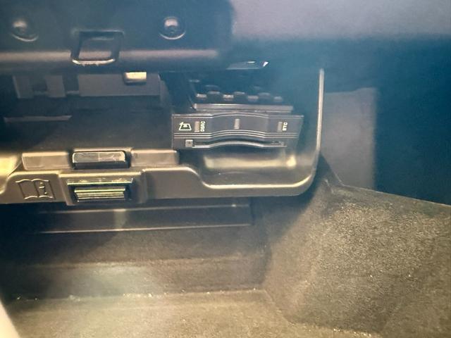 レンジローバーイヴォーク HSEダイナミックSi4 4WD 赤黒革シート 純正20AW グラファイトデザインパック・パノラミックグラスルーフ・MERIDIANサウンドシステム・360度パークアシストモニター・F席パワーシートシートヒーター・パワーテールゲート・ETC・純正ナビTV・4WD(64枚目)