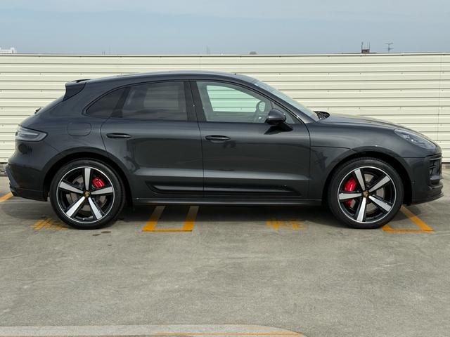 マカン マカンGTS カーボンインテリアPKG・パノラマルーフ・BOSE・PSCB・アダプティブエアサス・ハイグロスエクステリア・カーボンGTステアリング・レザー・アダプティブスポーツシートベンチレーション付き・(4枚目)