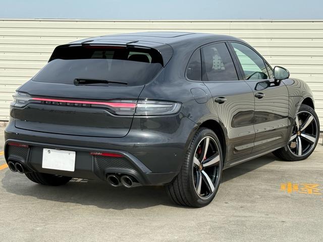 マカン マカンGTS カーボンインテリアPKG・パノラマルーフ・BOSE・PSCB・アダプティブエアサス・ハイグロスエクステリア・カーボンGTステアリング・レザー・アダプティブスポーツシートベンチレーション付き・(9枚目)