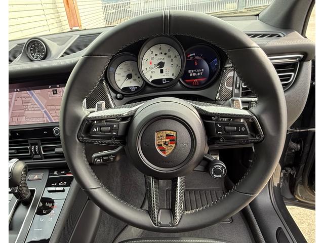 マカン マカンGTS カーボンインテリアPKG・パノラマルーフ・BOSE・PSCB・アダプティブエアサス・ハイグロスエクステリア・カーボンGTステアリング・レザー・アダプティブスポーツシートベンチレーション付き・(11枚目)