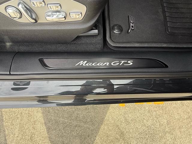 マカン マカンGTS カーボンインテリアPKG・パノラマルーフ・BOSE・PSCB・アダプティブエアサス・ハイグロスエクステリア・カーボンGTステアリング・レザー・アダプティブスポーツシートベンチレーション付き・(16枚目)