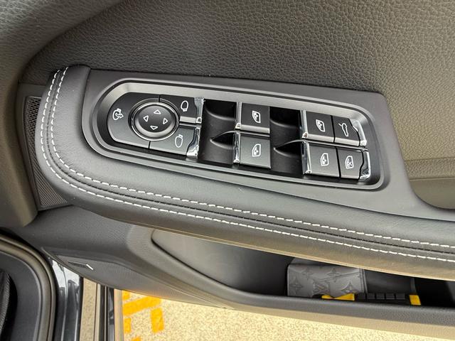 マカン マカンGTS カーボンインテリアPKG・パノラマルーフ・BOSE・PSCB・アダプティブエアサス・ハイグロスエクステリア・カーボンGTステアリング・レザー・アダプティブスポーツシートベンチレーション付き・(18枚目)