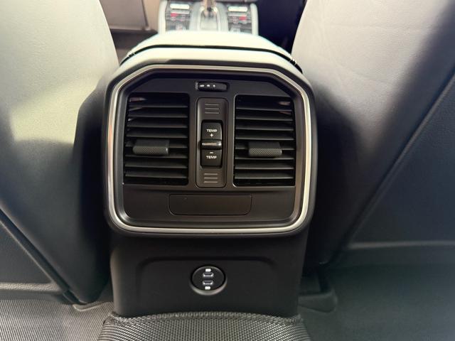 マカン マカンGTS カーボンインテリアPKG・パノラマルーフ・BOSE・PSCB・アダプティブエアサス・ハイグロスエクステリア・カーボンGTステアリング・レザー・アダプティブスポーツシートベンチレーション付き・(23枚目)