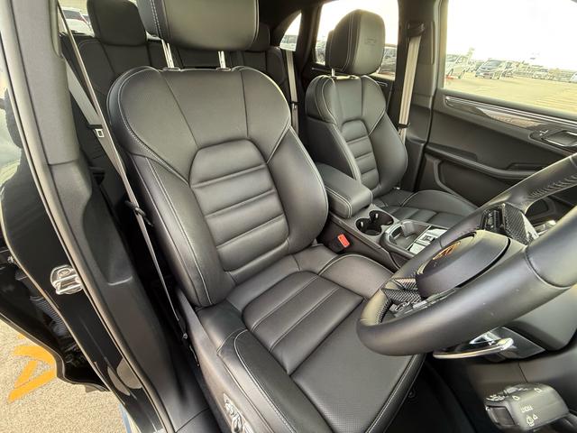 マカン マカンGTS カーボンインテリアPKG・パノラマルーフ・BOSE・PSCB・アダプティブエアサス・ハイグロスエクステリア・カーボンGTステアリング・レザー・アダプティブスポーツシートベンチレーション付き・(26枚目)