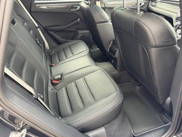 マカン マカンGTS カーボンインテリアPKG・パノラマルーフ・BOSE・PSCB・アダプティブエアサス・ハイグロスエクステリア・カーボンGTステアリング・レザー・アダプティブスポーツシートベンチレーション付き・(36枚目)