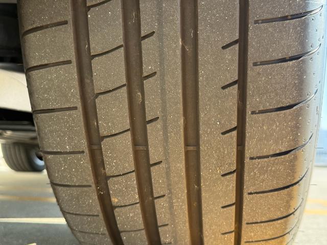 タイヤも新品同様の状態です