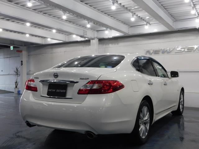 フーガ ２５０ＧＴ　タイプＰ　鑑定済認定車・黒革シート・純正ナビＴＶ・後席電動サンシェード（5枚目）