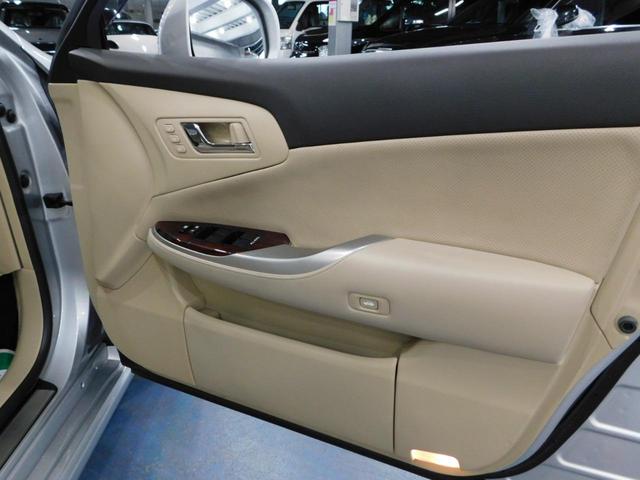 クラウン ２．５ロイヤルサルーン　アニバーサリーＥＤ　【グー鑑定付】【車両状態評価書】後期・本革シート・純正ナビＴＶ・電動シート・シートヒーター・電動ブラインド・クルーズコントロール（24枚目）