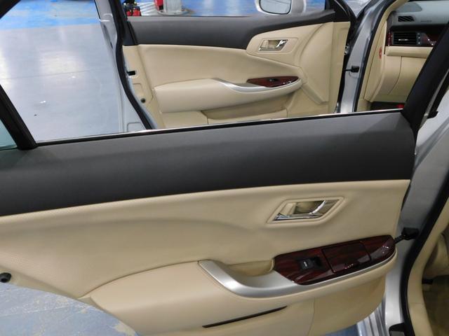 クラウン ２．５ロイヤルサルーン　アニバーサリーＥＤ　【グー鑑定付】【車両状態評価書】後期・本革シート・純正ナビＴＶ・電動シート・シートヒーター・電動ブラインド・クルーズコントロール（30枚目）