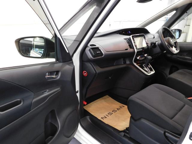 セレナ Ｘ　ＶセレクションＩＩ　【グー鑑定付】【車両状態評価書】純正８型ナビＴＶ・両側電動ドア・衝突軽減ブレーキ・車線逸脱センサー・クルーズコントロール・バックモニター・スマートキー（28枚目）