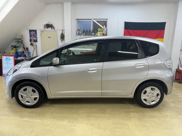 フィットハイブリッド スマートセレクション フルセグTV・HIDライト・スマートキー・ヒーテッドドアミラー・熱線入りフロントウインドウ(7枚目)