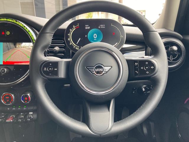 弊社元デモカー クラシックトリム 17インチアルミホイール LEDヘッドライト 純正HDDナビ バックカメラ 障害物センサー 衝突軽減ブレーキ クルーズコントロール F55(22枚目)