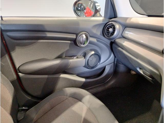 クーパー LEDヘッドライト 純正HDDナビ Bluetooth 純正アルミホイール ミラー型ETC車載器 プッシュスタート 電動格納ミラー キーレスエントリー F55(56枚目)
