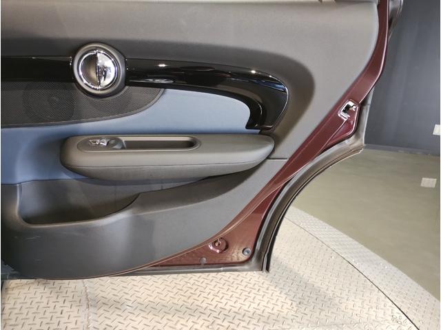 MINI クーパーD クラブマン ペッパーPKG レザーシート HDDナビ クルーズコントロール Bluetooth LEDライト 電動シート シートヒーター スマートキー オートワイパー オートライト(55枚目)