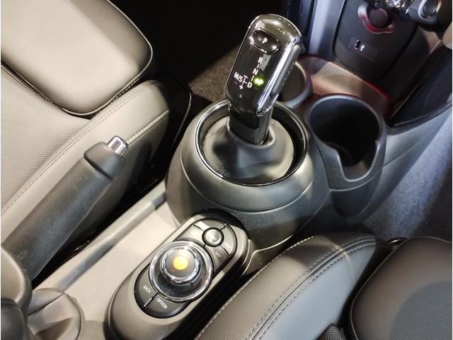 ＭＩＮＩ クーパー　ピカデリーエディション　スターライトブルー　特別仕様車　ピカデリーエディション　　レザレットシート　シートヒーター　ホワイトルーフ　純正ＨＤＤナビ　リヤビューカメラ　アームレスト　コンフォートアクセス　１５ＡＷ（11枚目）