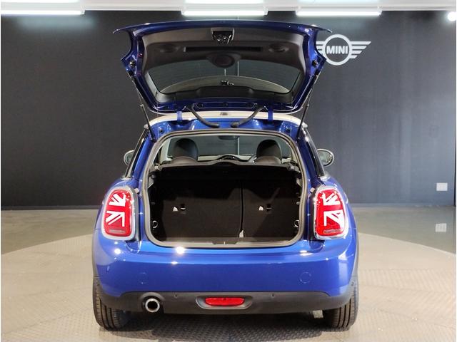ＭＩＮＩ クーパー　ピカデリーエディション　スターライトブルー　特別仕様車　ピカデリーエディション　　レザレットシート　シートヒーター　ホワイトルーフ　純正ＨＤＤナビ　リヤビューカメラ　アームレスト　コンフォートアクセス　１５ＡＷ（17枚目）