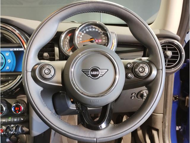 ＭＩＮＩ クーパー　ピカデリーエディション　スターライトブルー　特別仕様車　ピカデリーエディション　　レザレットシート　シートヒーター　ホワイトルーフ　純正ＨＤＤナビ　リヤビューカメラ　アームレスト　コンフォートアクセス　１５ＡＷ（31枚目）