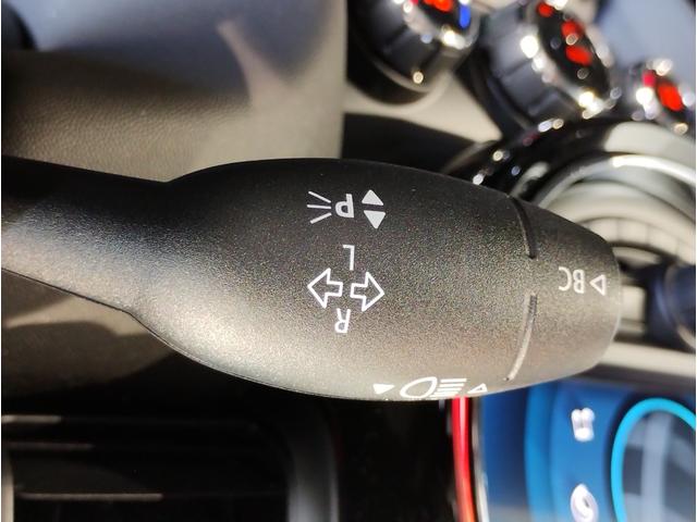 ＭＩＮＩ クーパー　ピカデリーエディション　スターライトブルー　特別仕様車　ピカデリーエディション　　レザレットシート　シートヒーター　ホワイトルーフ　純正ＨＤＤナビ　リヤビューカメラ　アームレスト　コンフォートアクセス　１５ＡＷ（32枚目）