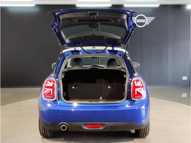 ＭＩＮＩ クーパー　ピカデリーエディション　スターライトブルー　特別仕様車　ピカデリーエディション　　レザレットシート　シートヒーター　ホワイトルーフ　純正ＨＤＤナビ　リヤビューカメラ　アームレスト　コンフォートアクセス　１５ＡＷ（45枚目）