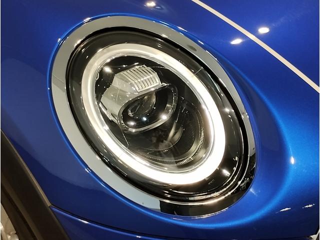 ＭＩＮＩ クーパー　ピカデリーエディション　スターライトブルー　特別仕様車　ピカデリーエディション　　レザレットシート　シートヒーター　ホワイトルーフ　純正ＨＤＤナビ　リヤビューカメラ　アームレスト　コンフォートアクセス　１５ＡＷ（62枚目）