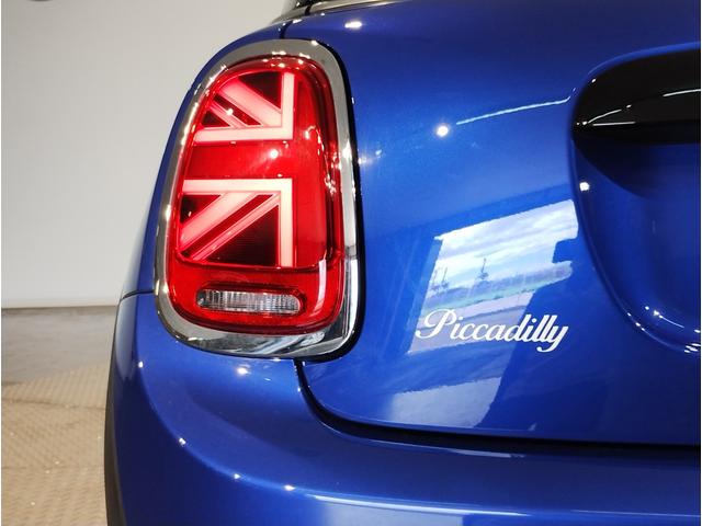 ＭＩＮＩ クーパー　ピカデリーエディション　スターライトブルー　特別仕様車　ピカデリーエディション　　レザレットシート　シートヒーター　ホワイトルーフ　純正ＨＤＤナビ　リヤビューカメラ　アームレスト　コンフォートアクセス　１５ＡＷ（64枚目）