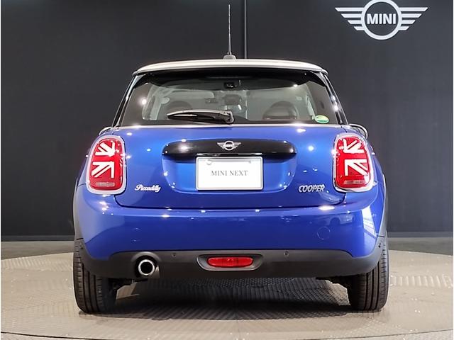 ＭＩＮＩ クーパー　ピカデリーエディション　スターライトブルー　特別仕様車　ピカデリーエディション　　レザレットシート　シートヒーター　ホワイトルーフ　純正ＨＤＤナビ　リヤビューカメラ　アームレスト　コンフォートアクセス　１５ＡＷ（66枚目）