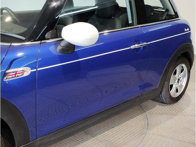 ＭＩＮＩ クーパー　ピカデリーエディション　スターライトブルー　特別仕様車　ピカデリーエディション　　レザレットシート　シートヒーター　ホワイトルーフ　純正ＨＤＤナビ　リヤビューカメラ　アームレスト　コンフォートアクセス　１５ＡＷ（73枚目）