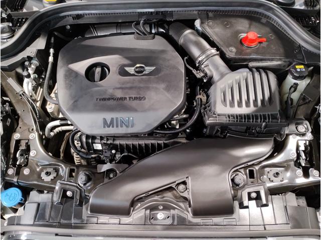 ＭＩＮＩ クーパー　コンバーチブル　メルティングシルバー　チェスターレザー　スポーツシート　ペッパーＰＫＧ　ユアーズソフトトップ　シートヒーター　レザーステアリング　ＨＤＤナビ　リヤビューカメラ　１７ＡＷ　ＬＥＤヘッドライト（16枚目）