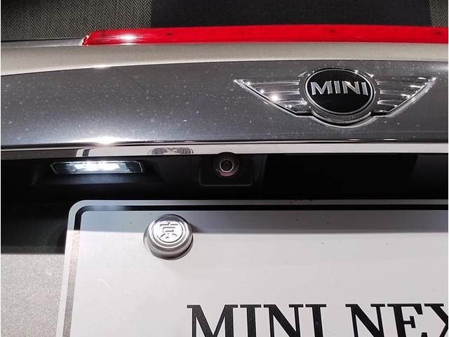 ＭＩＮＩ クーパー　コンバーチブル　メルティングシルバー　チェスターレザー　スポーツシート　ペッパーＰＫＧ　ユアーズソフトトップ　シートヒーター　レザーステアリング　ＨＤＤナビ　リヤビューカメラ　１７ＡＷ　ＬＥＤヘッドライト（43枚目）