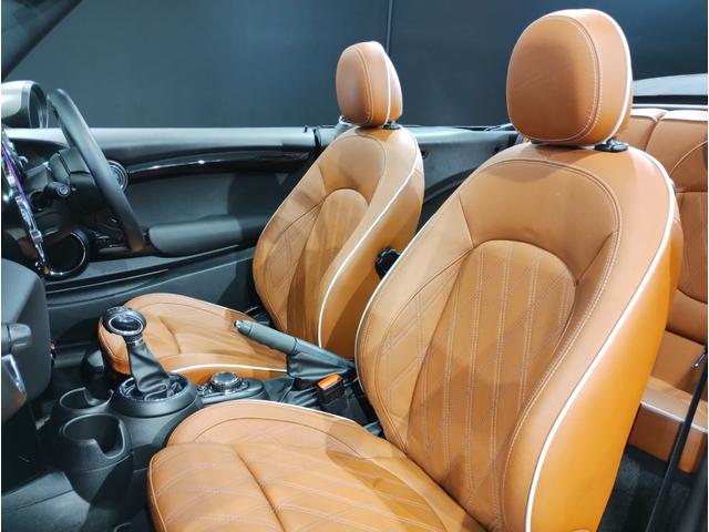 ＭＩＮＩ クーパー　コンバーチブル　メルティングシルバー　チェスターレザー　スポーツシート　ペッパーＰＫＧ　ユアーズソフトトップ　シートヒーター　レザーステアリング　ＨＤＤナビ　リヤビューカメラ　１７ＡＷ　ＬＥＤヘッドライト（48枚目）