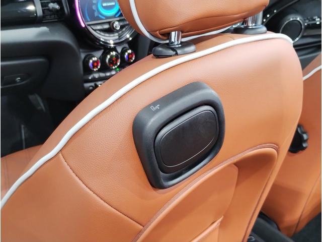 ＭＩＮＩ クーパー　コンバーチブル　メルティングシルバー　チェスターレザー　スポーツシート　ペッパーＰＫＧ　ユアーズソフトトップ　シートヒーター　レザーステアリング　ＨＤＤナビ　リヤビューカメラ　１７ＡＷ　ＬＥＤヘッドライト（54枚目）