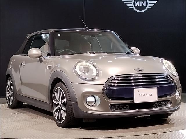 ＭＩＮＩ クーパー　コンバーチブル　メルティングシルバー　チェスターレザー　スポーツシート　ペッパーＰＫＧ　ユアーズソフトトップ　シートヒーター　レザーステアリング　ＨＤＤナビ　リヤビューカメラ　１７ＡＷ　ＬＥＤヘッドライト（61枚目）