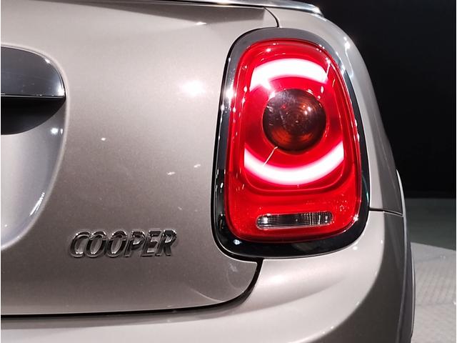 ＭＩＮＩ クーパー　コンバーチブル　メルティングシルバー　チェスターレザー　スポーツシート　ペッパーＰＫＧ　ユアーズソフトトップ　シートヒーター　レザーステアリング　ＨＤＤナビ　リヤビューカメラ　１７ＡＷ　ＬＥＤヘッドライト（66枚目）