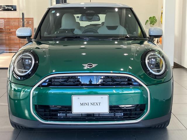 ＭＩＮＩ クーパーＣ　フェイバリット・トリム　弊社デモカー　白革　ＨＤＤナビゲーション　ＬＥＤヘッドライト　バックカメラ　アクティブクルーズコントロール　ＥＴＣ　２年保証　最長４年保証（6枚目）