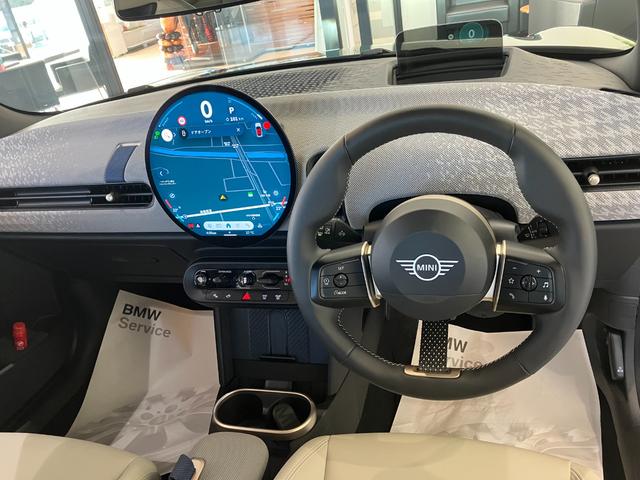 ＭＩＮＩ クーパーＣ　フェイバリット・トリム　弊社デモカー　白革　ＨＤＤナビゲーション　ＬＥＤヘッドライト　バックカメラ　アクティブクルーズコントロール　ＥＴＣ　２年保証　最長４年保証（13枚目）