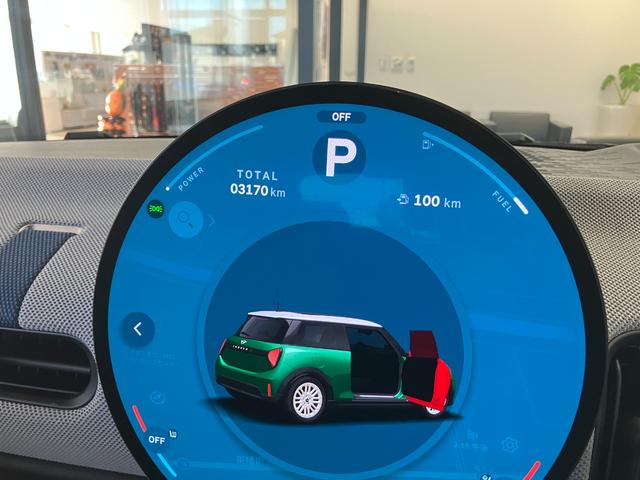 ＭＩＮＩ クーパーＣ　フェイバリット・トリム　弊社デモカー　白革　ＨＤＤナビゲーション　ＬＥＤヘッドライト　バックカメラ　アクティブクルーズコントロール　ＥＴＣ　２年保証　最長４年保証（17枚目）